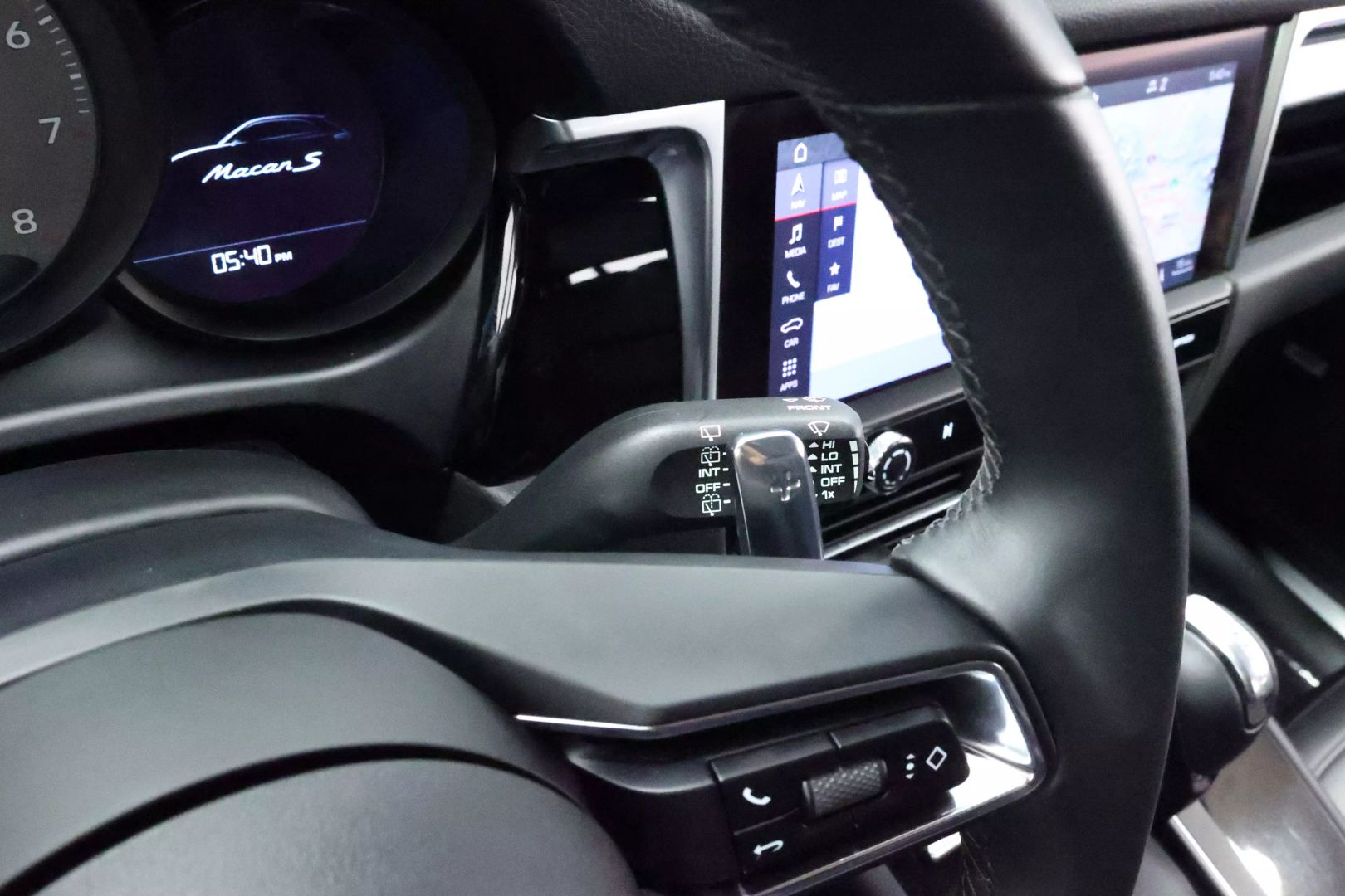 2022 Porsche Macan - Image 27
