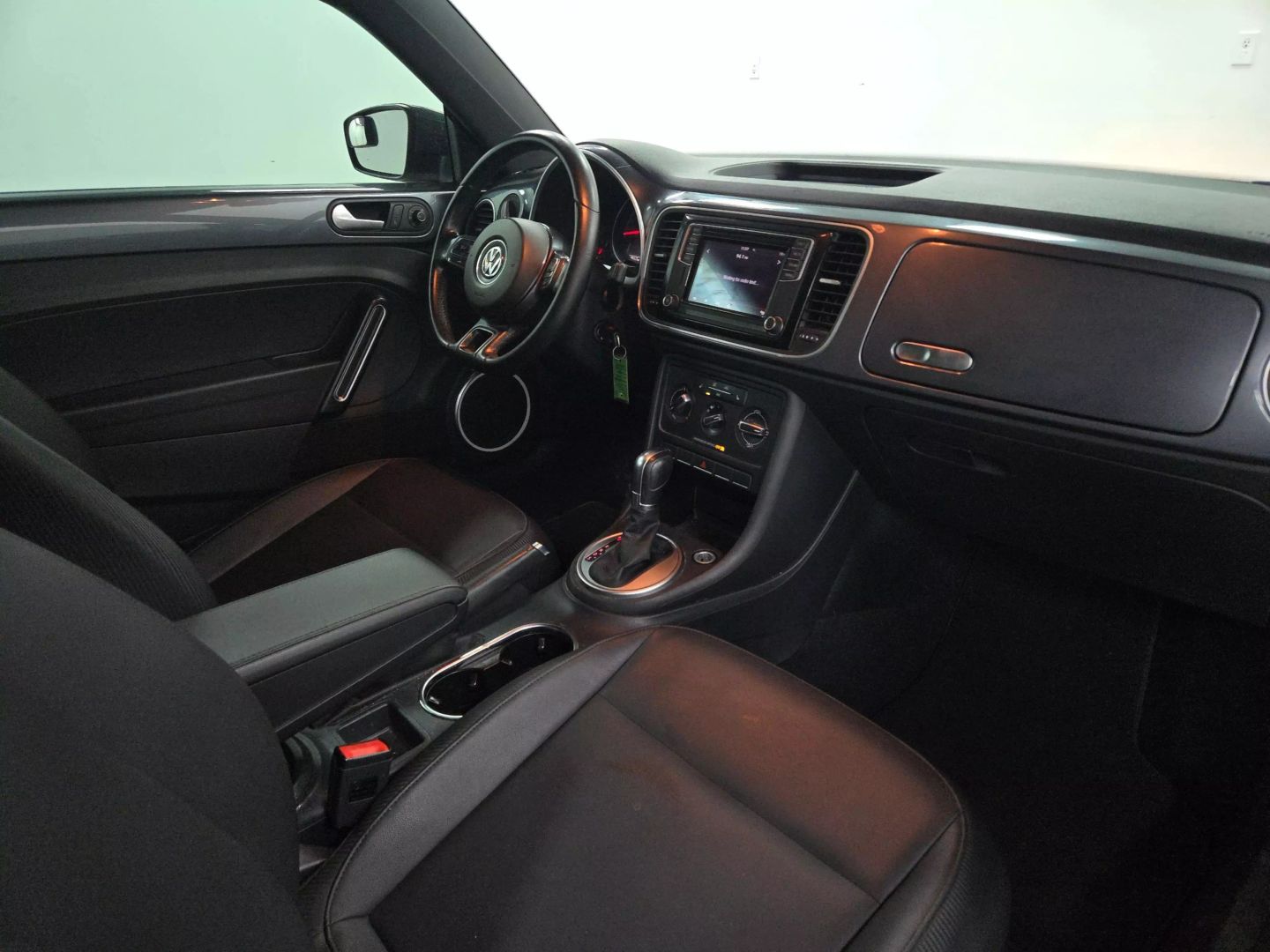 2016 Volkswagen Beetle - Image 24