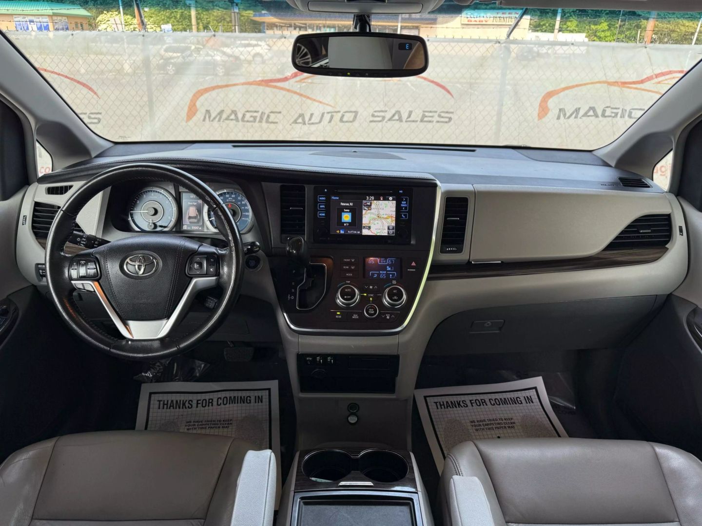 2017 Toyota Sienna - Image 27