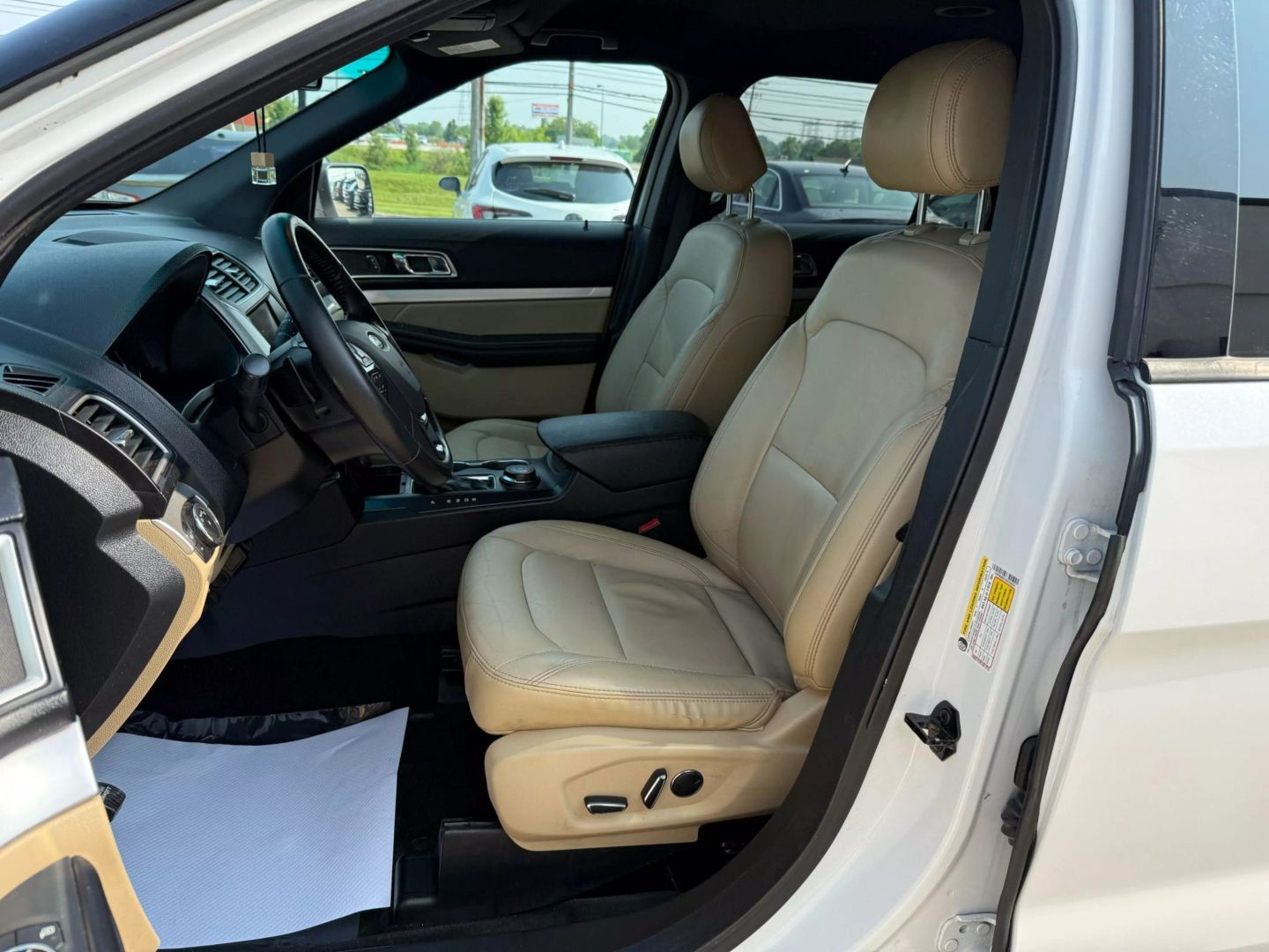 2016 Ford Explorer - Image 18