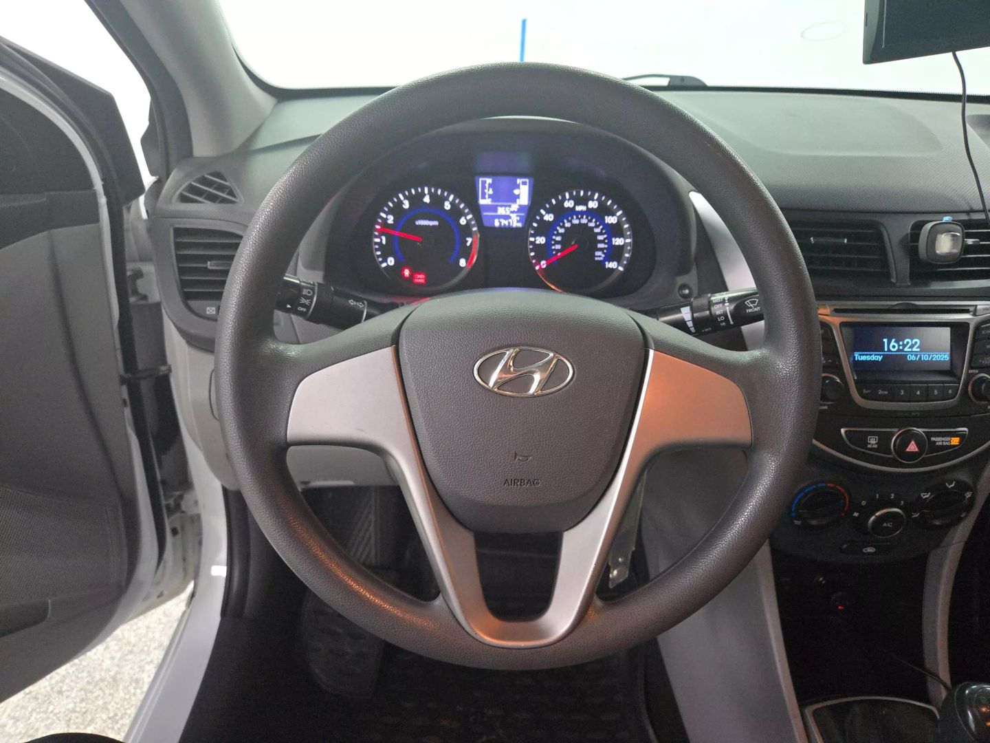 2015 Hyundai Accent - Image 17