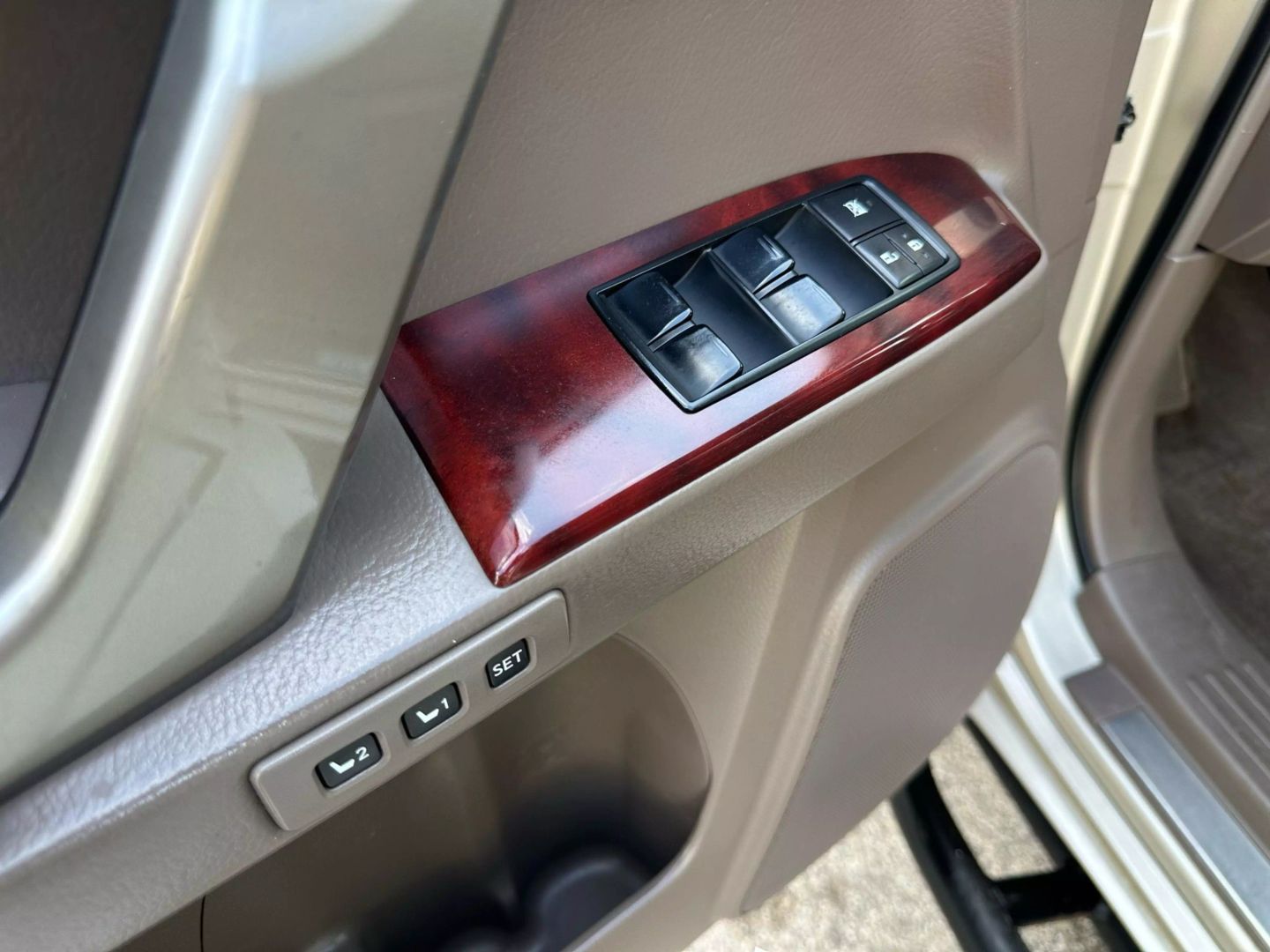 2012 Lexus Gx - Image 18