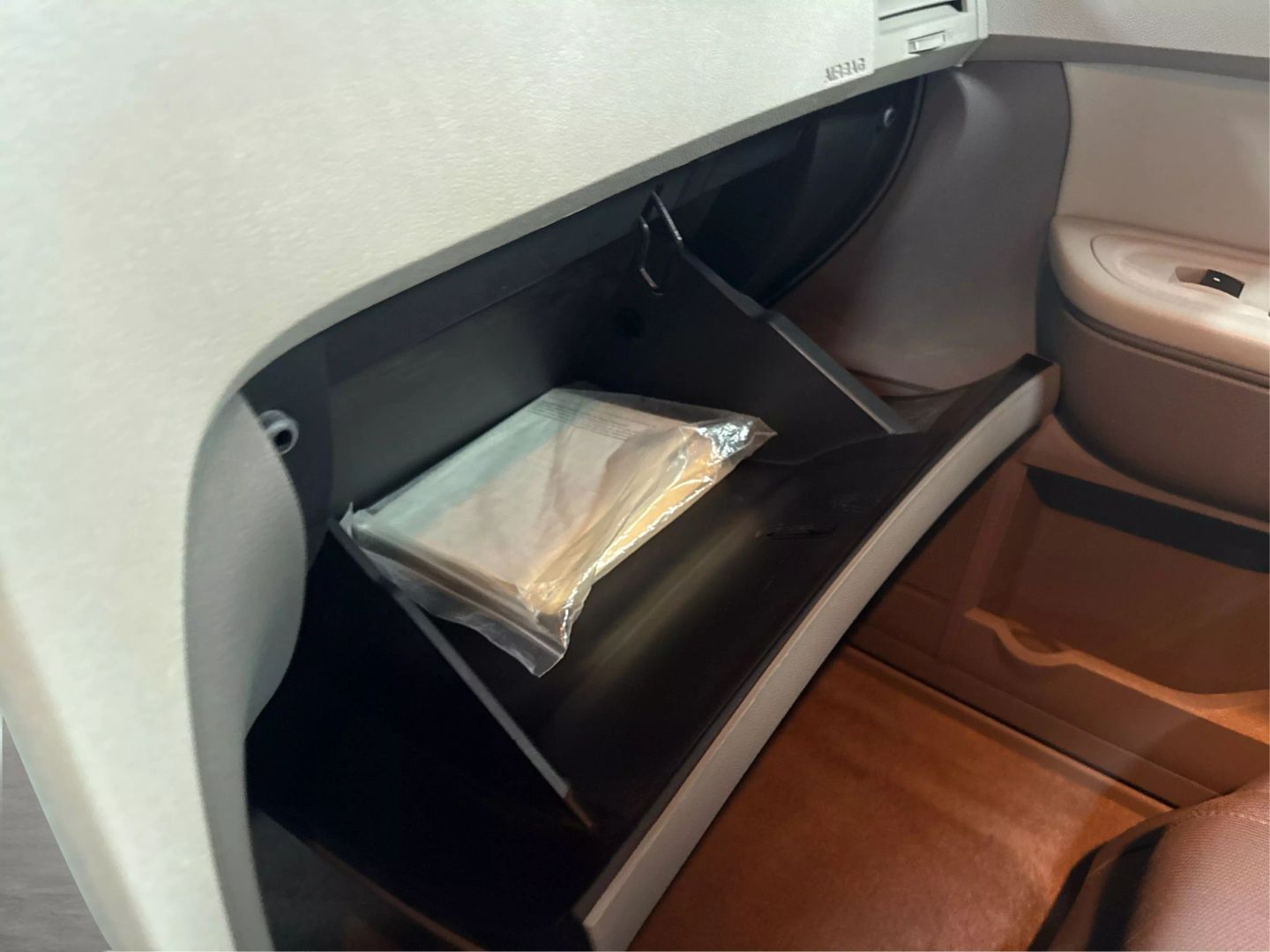 2011 Chevrolet Traverse - Image 25