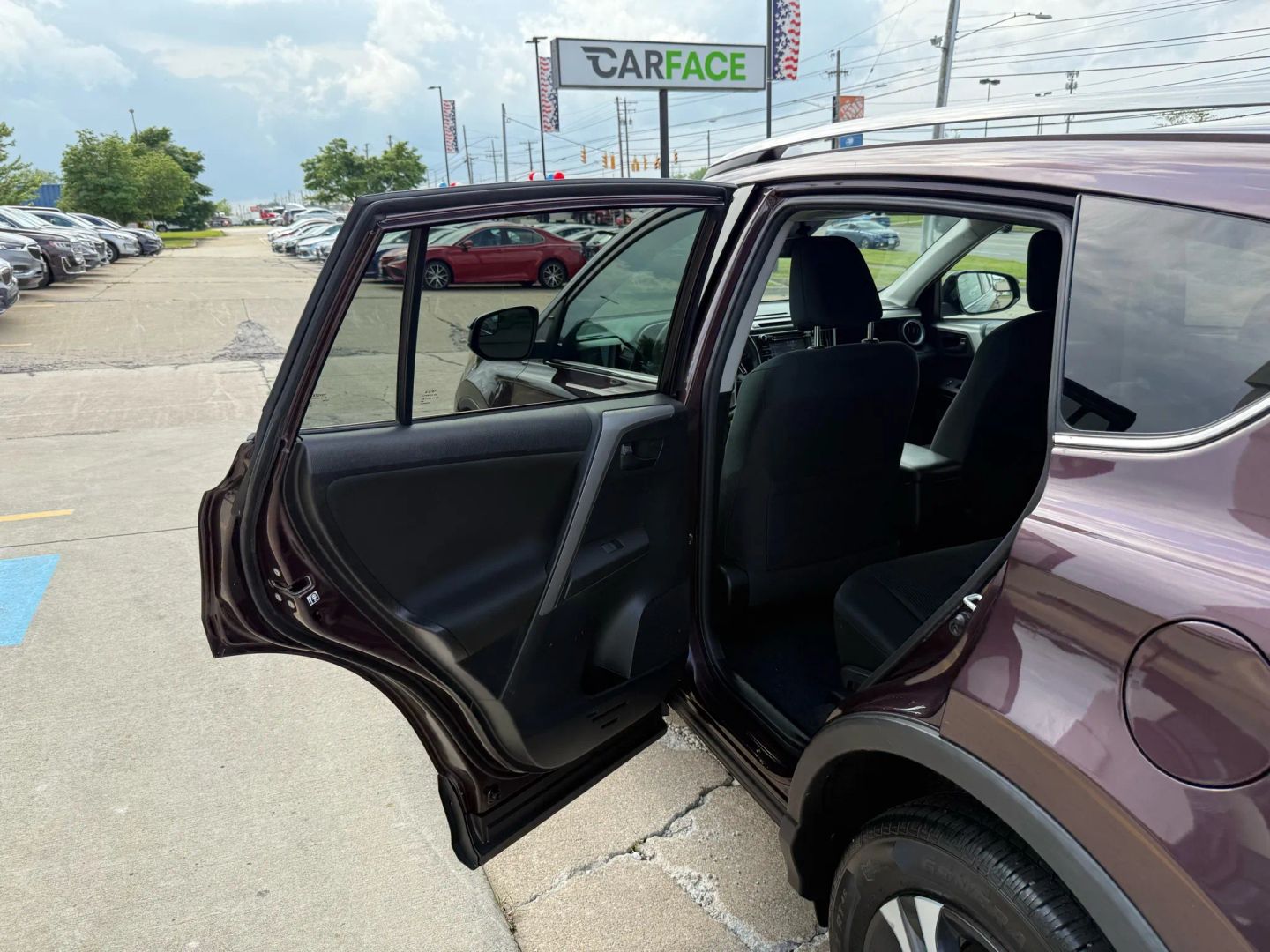 2017 Toyota Rav4 - Image 14