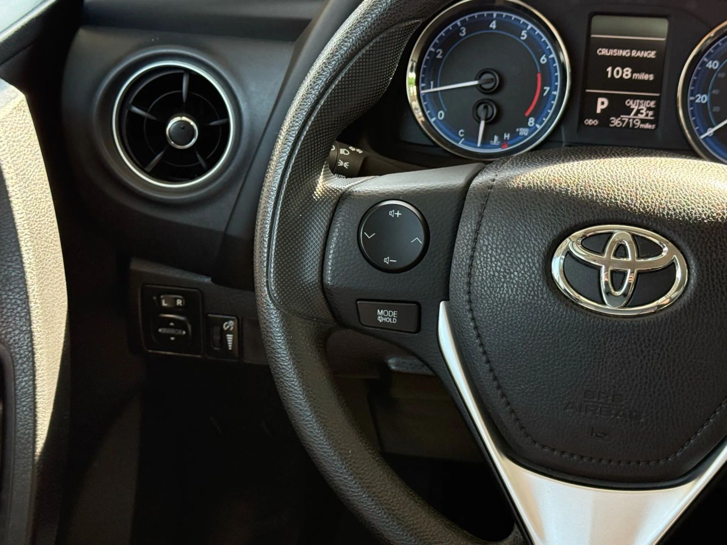 2018 Toyota Corolla - Image 31