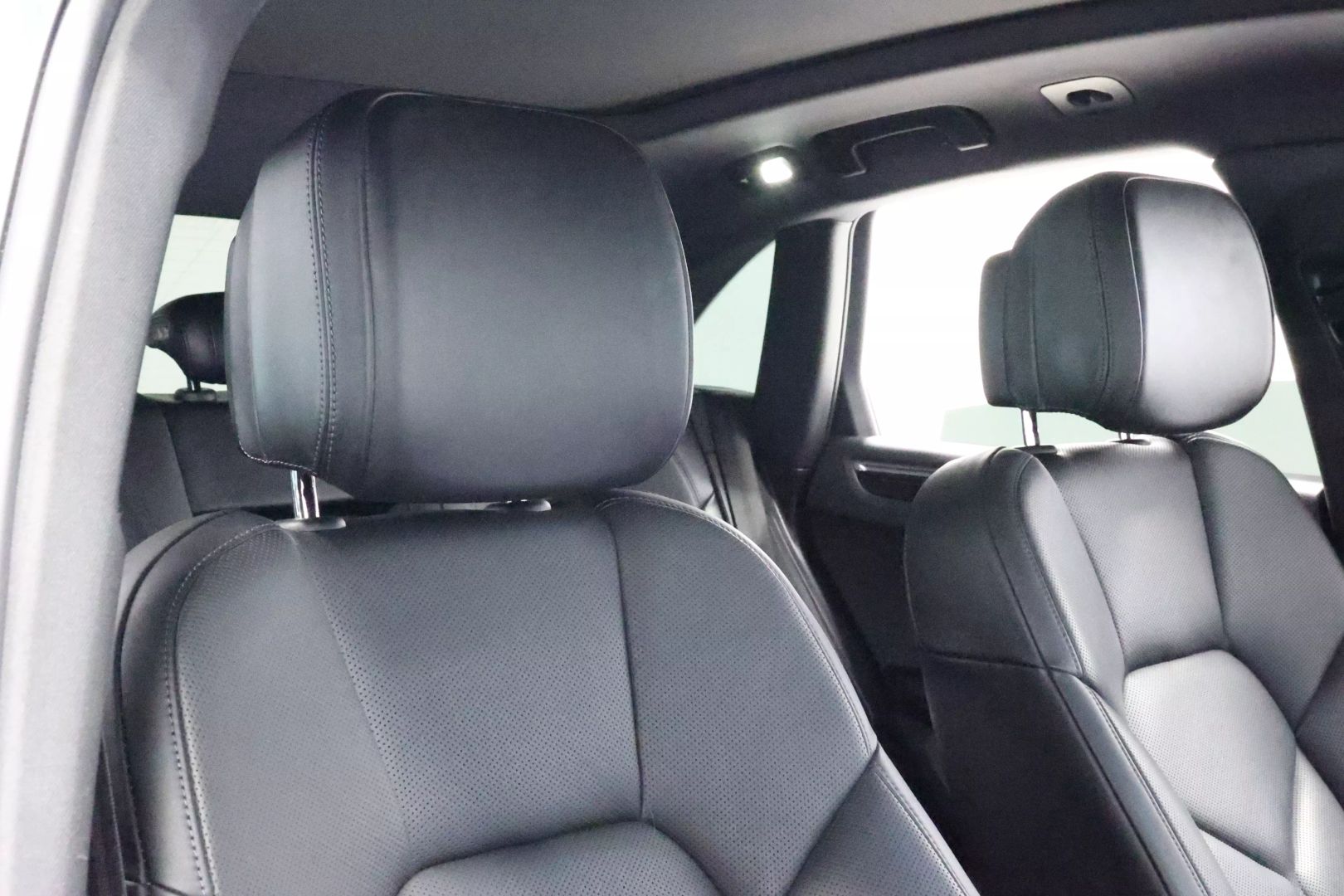 2022 Porsche Macan - Image 86