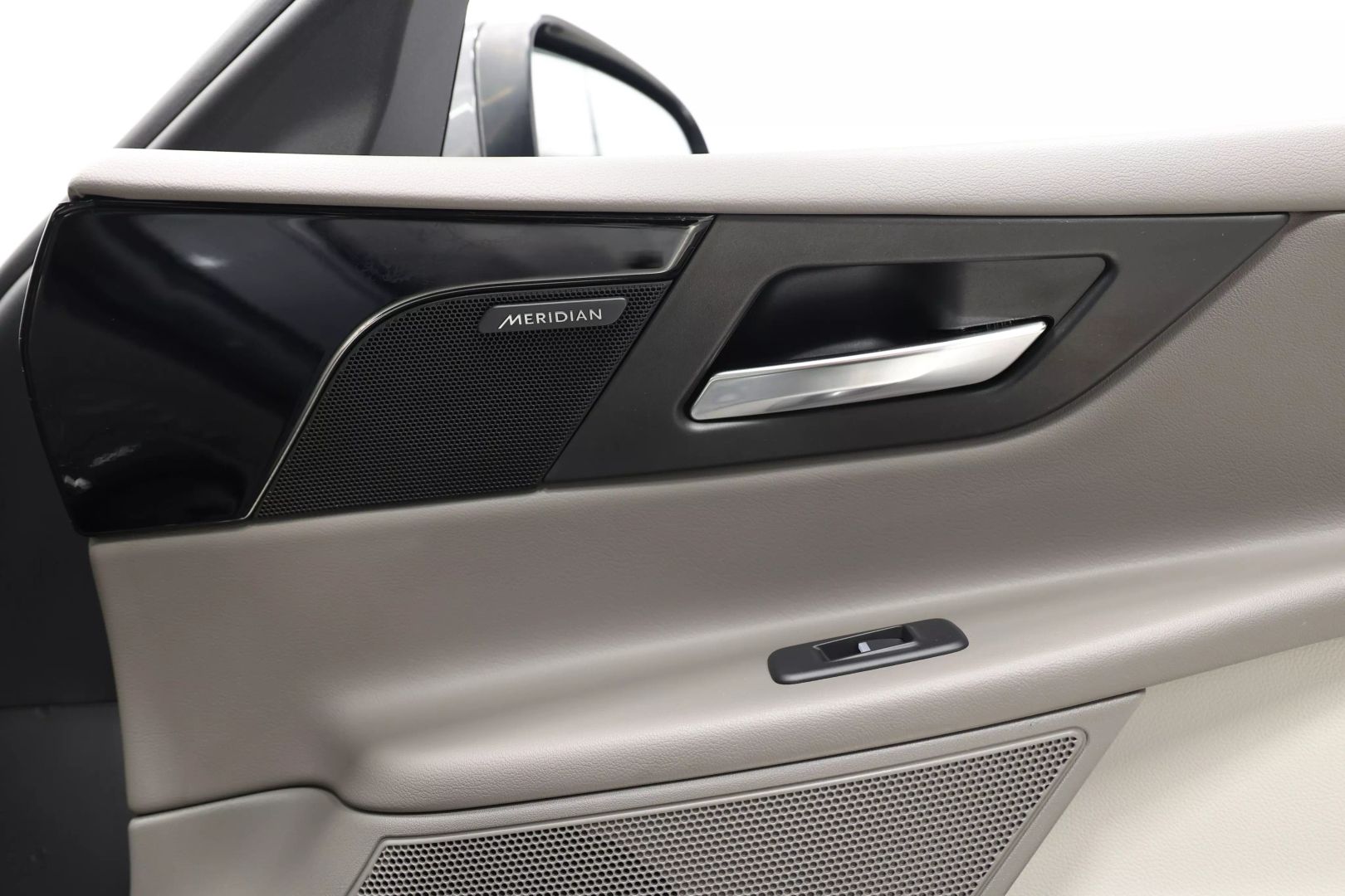 2019 Jaguar Xe - Image 80