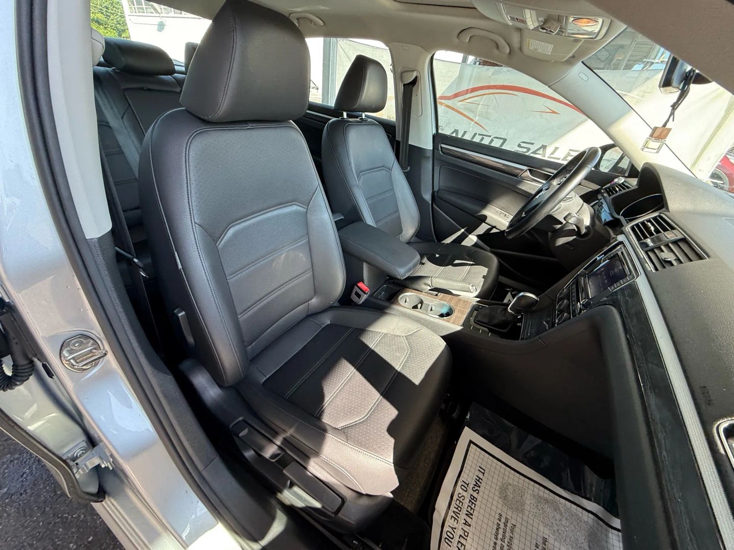 2018 Volkswagen Passat - Image 26