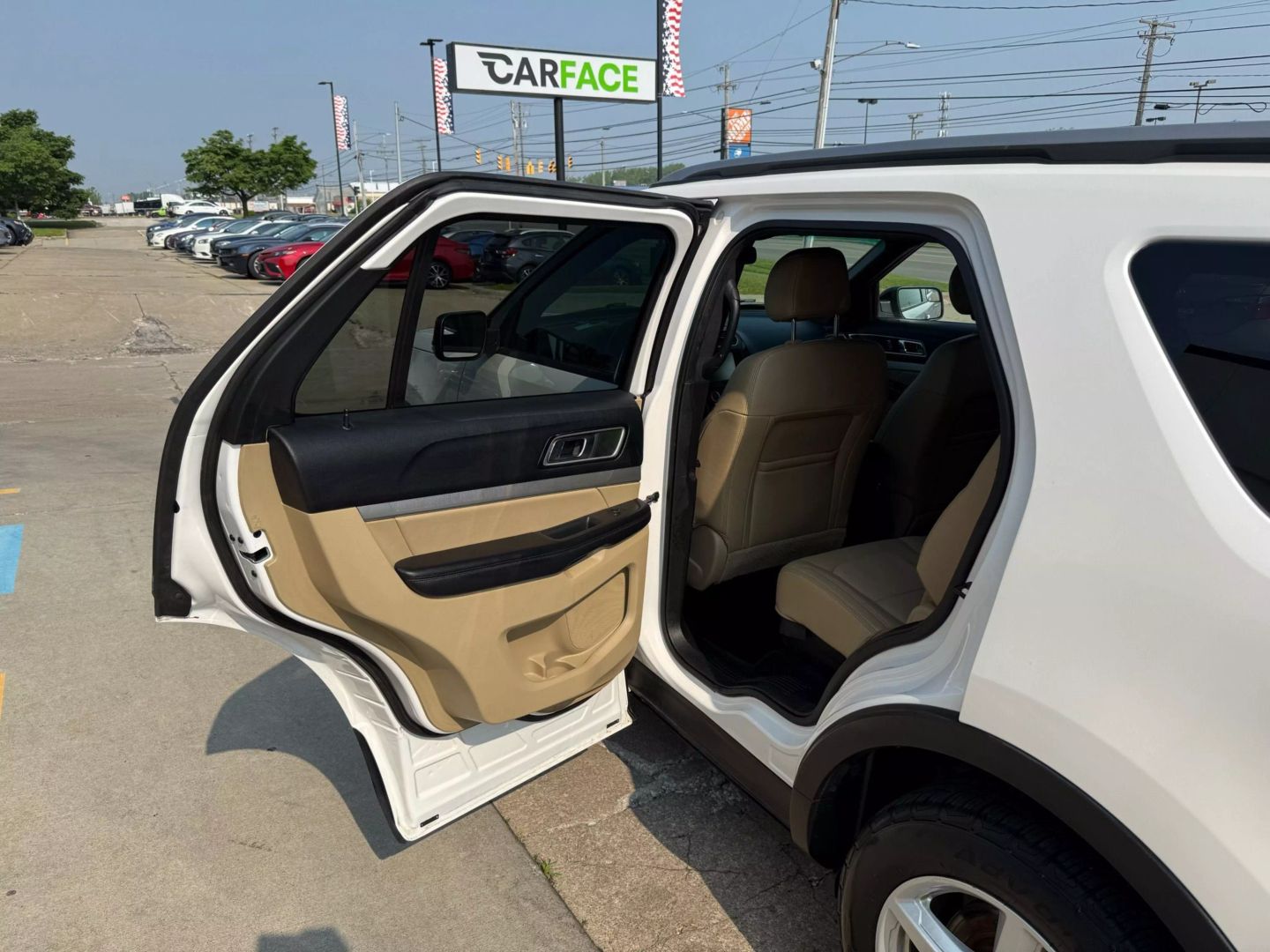 2016 Ford Explorer - Image 19