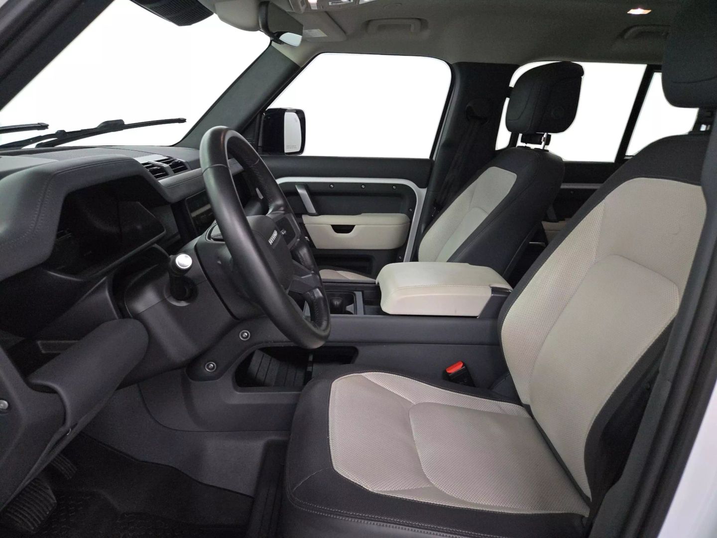 2023 Land Rover Defender 110 - Image 9