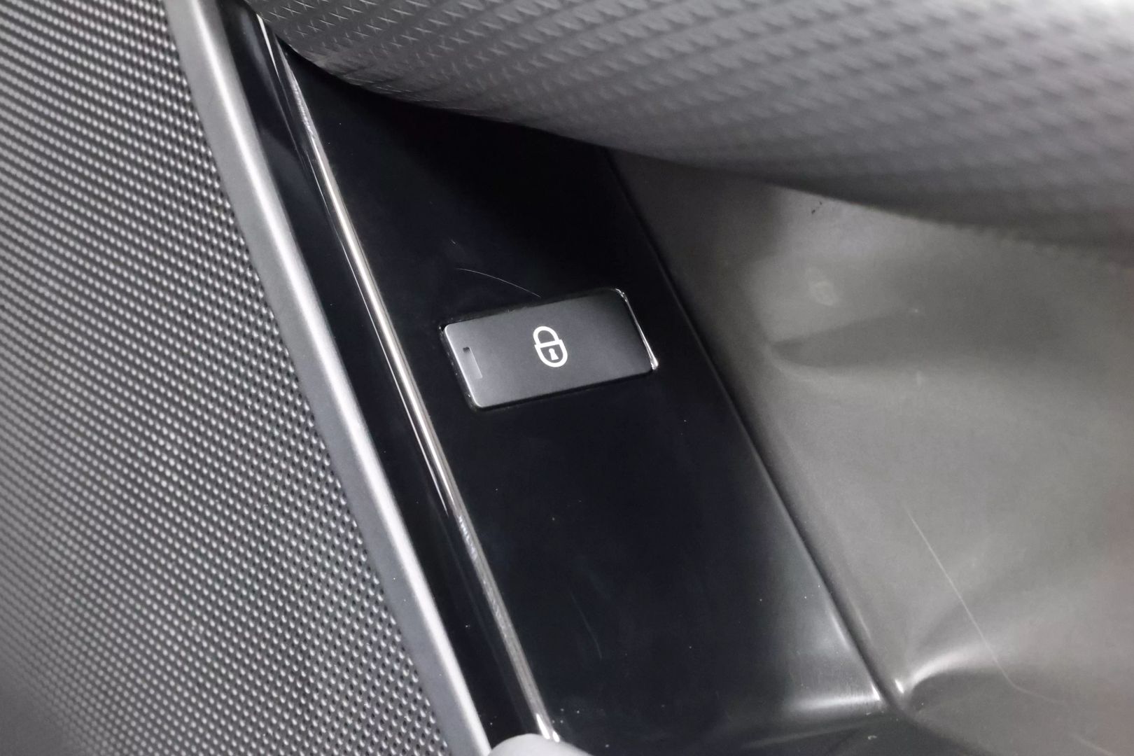 2019 Land Rover Range Rover Velar - Image 79