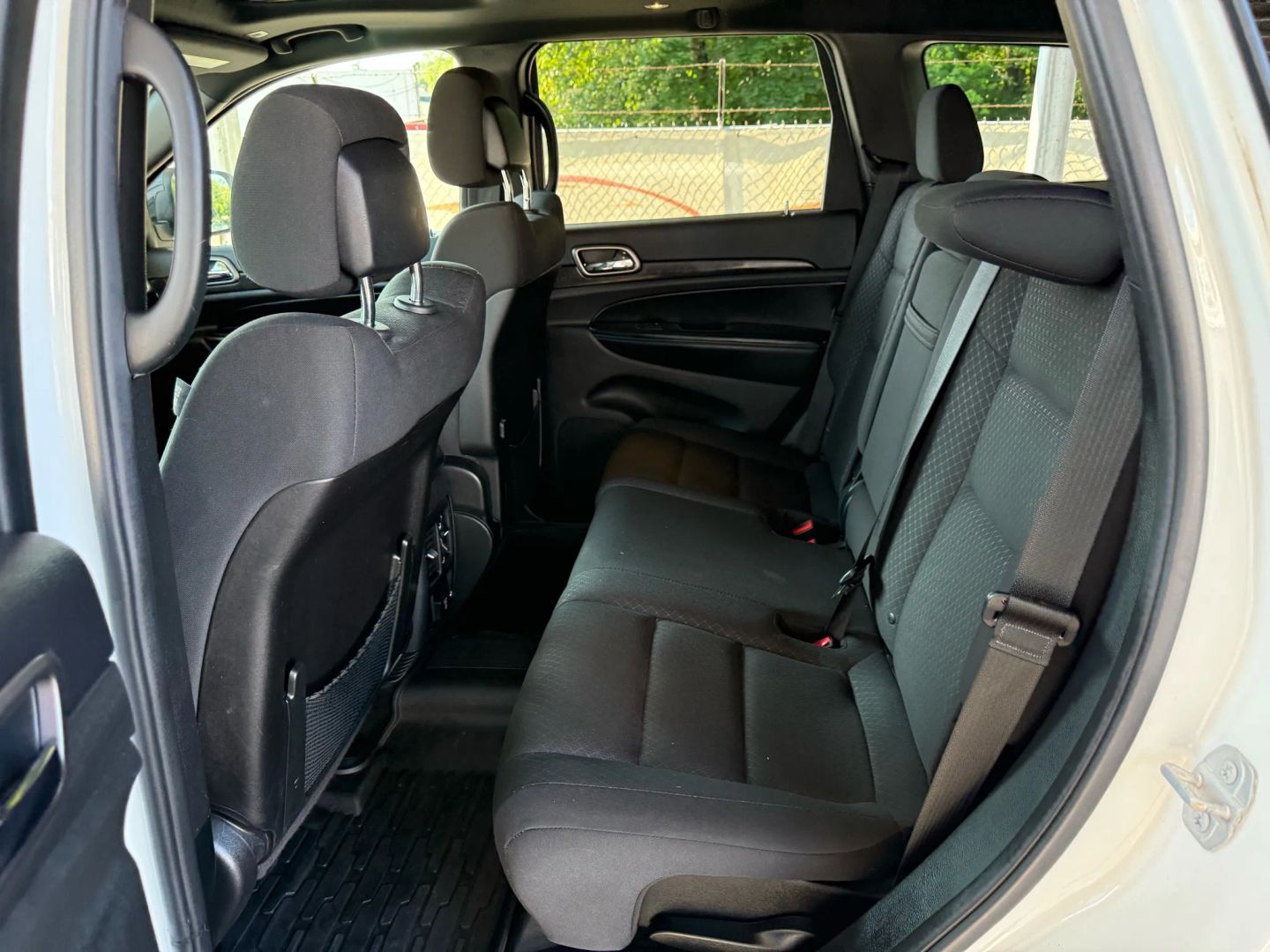 2018 Jeep Grand Cherokee - Image 18