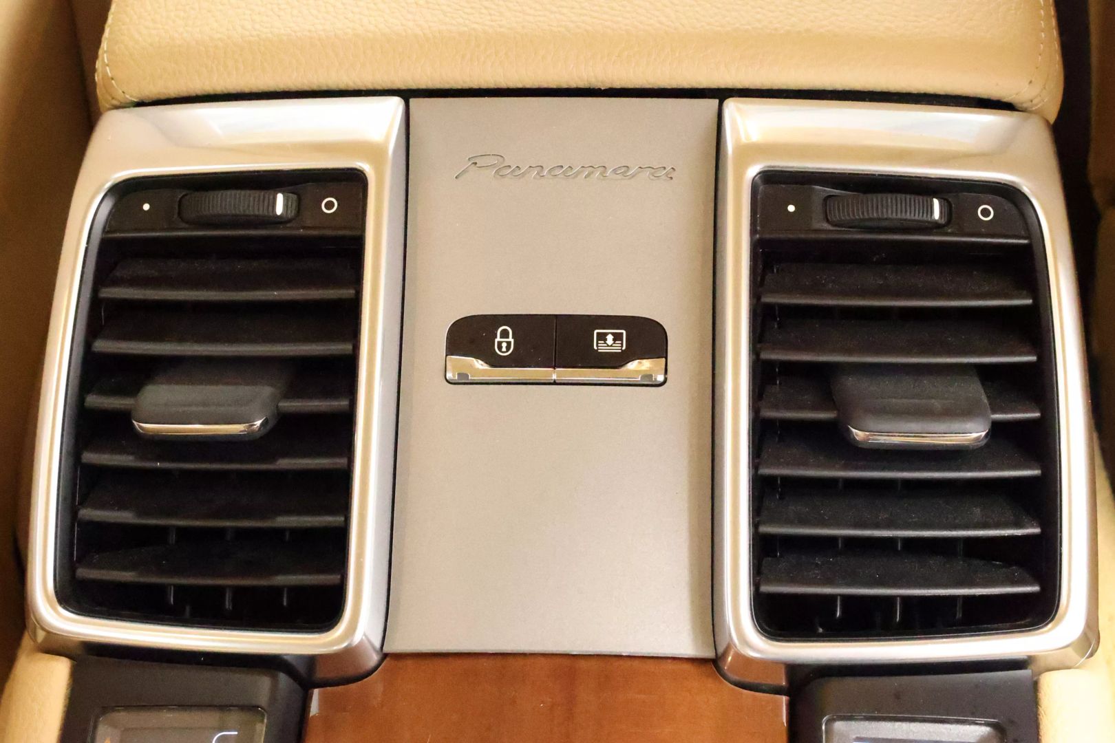 2014 Porsche Panamera - Image 88