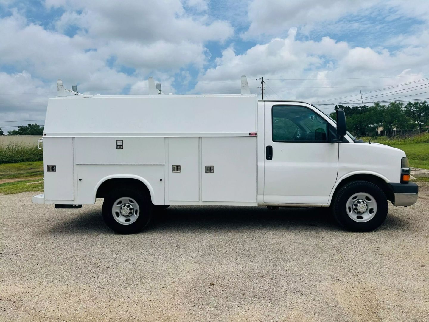 2014 Chevrolet Express Commercial Cutaway - Image 5