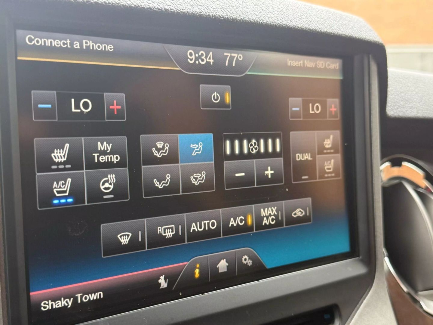 2015 Ford F250 Super Duty Crew Cab - Image 30