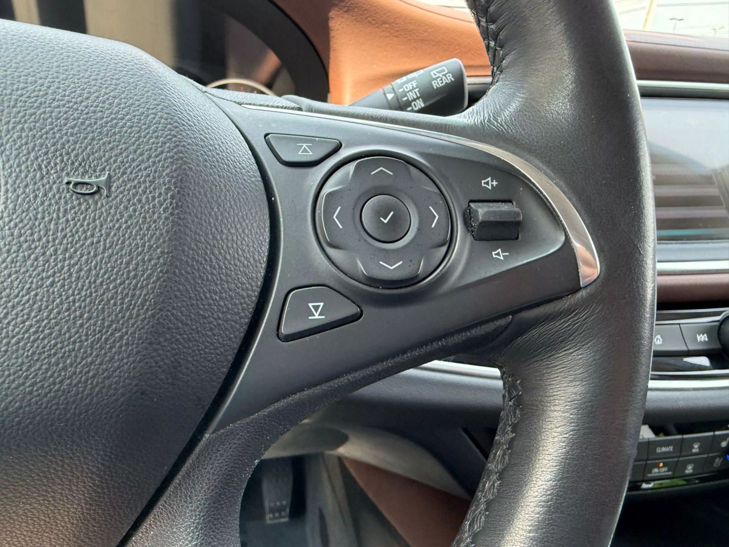 2018 Buick Enclave - Image 34