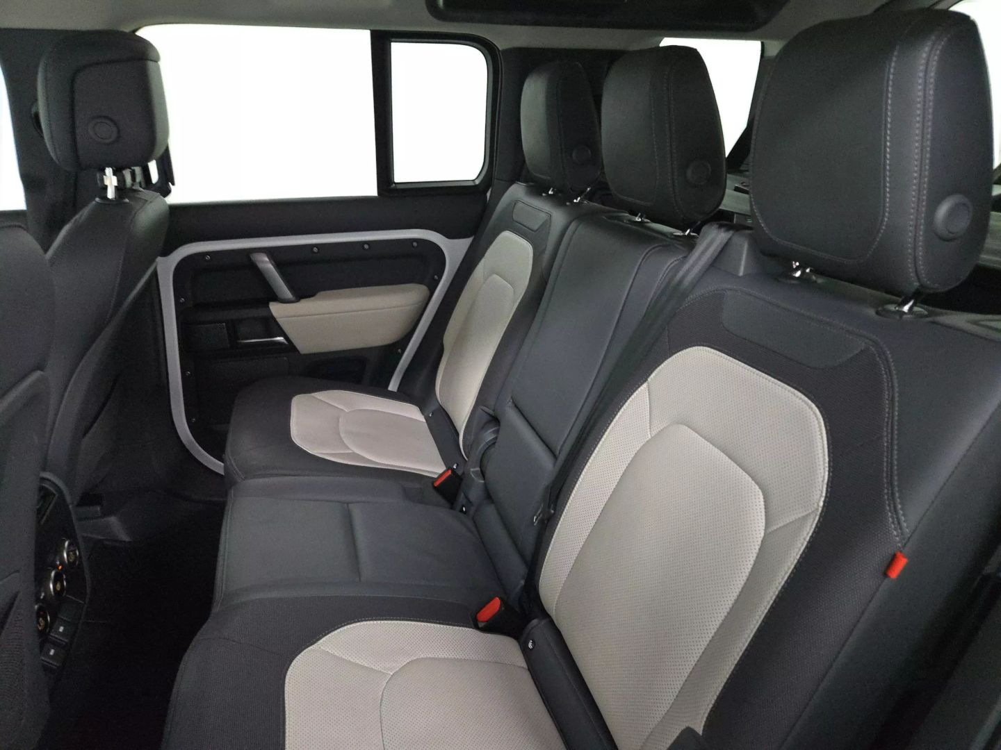 2023 Land Rover Defender 110 - Image 14