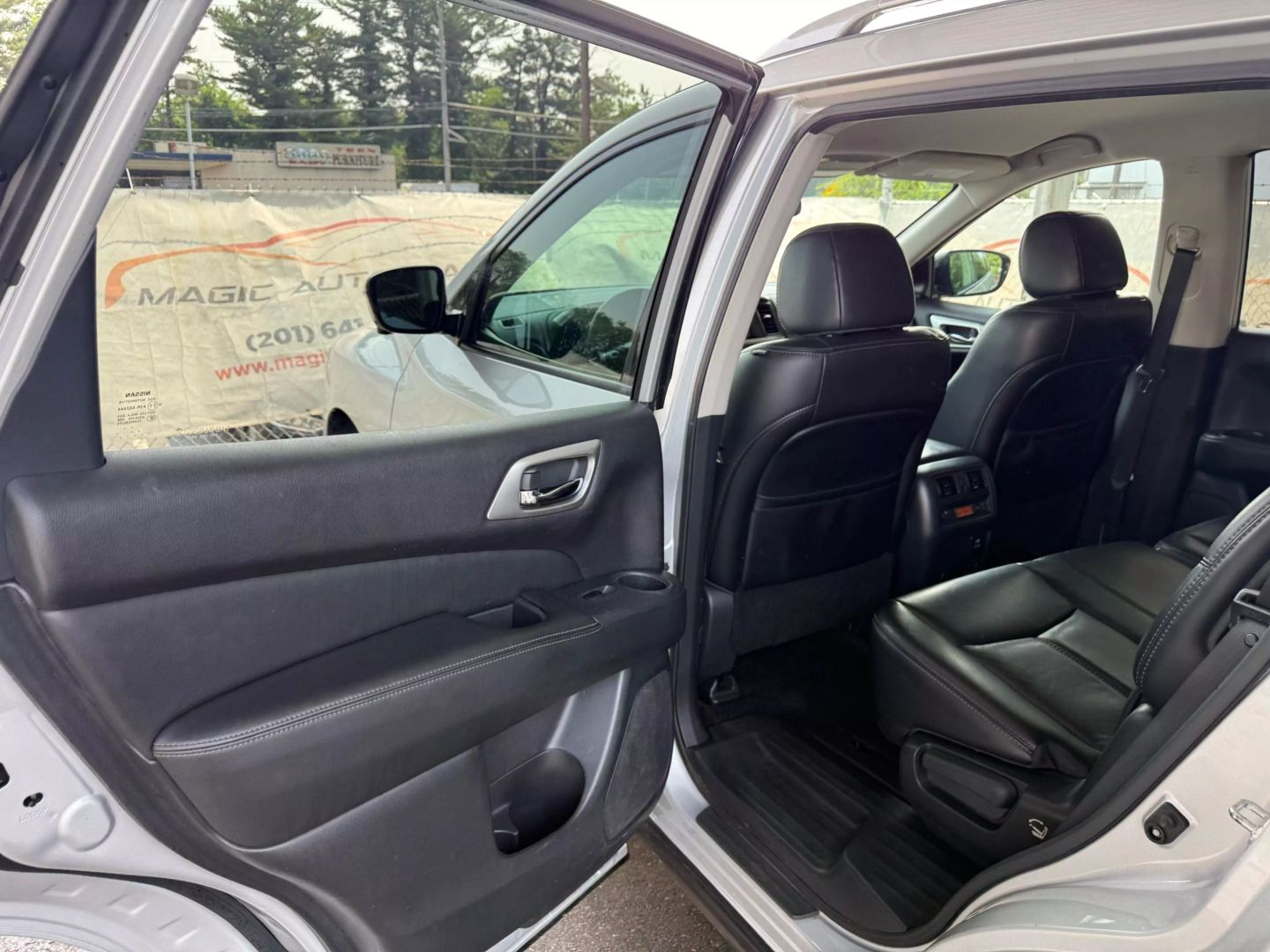 2017 Nissan Pathfinder - Image 17