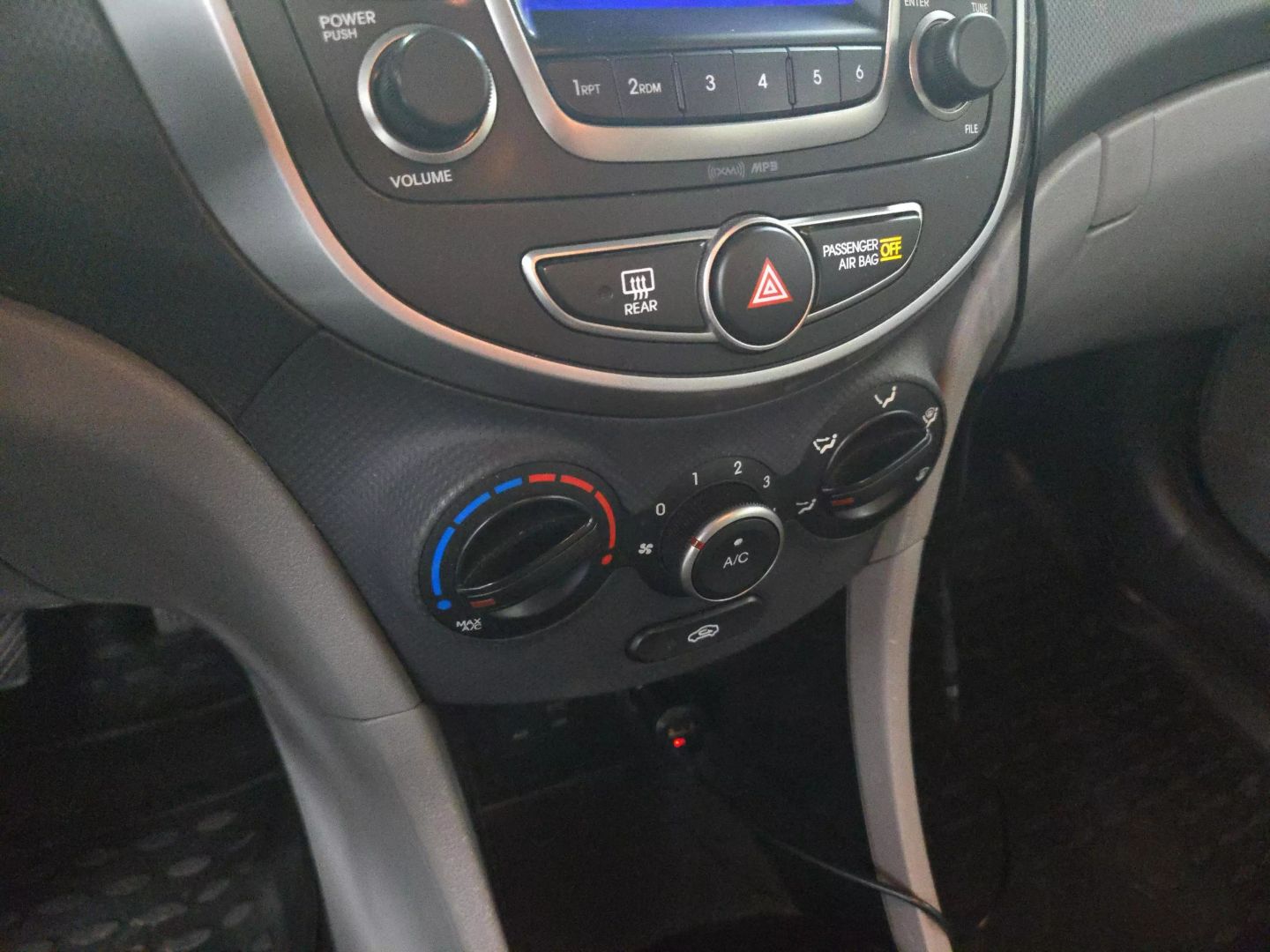 2015 Hyundai Accent - Image 22