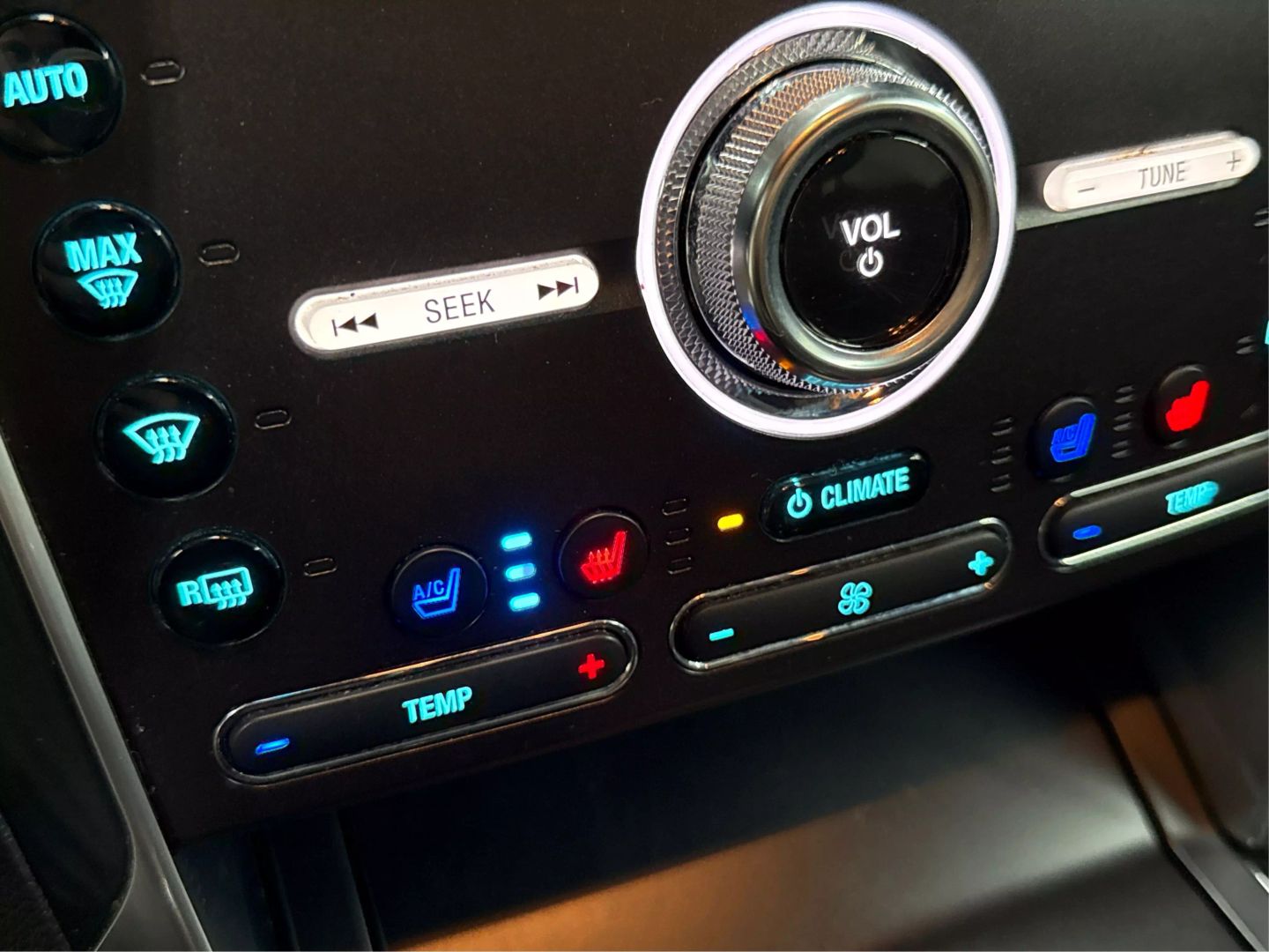 2016 Ford Explorer - Image 31