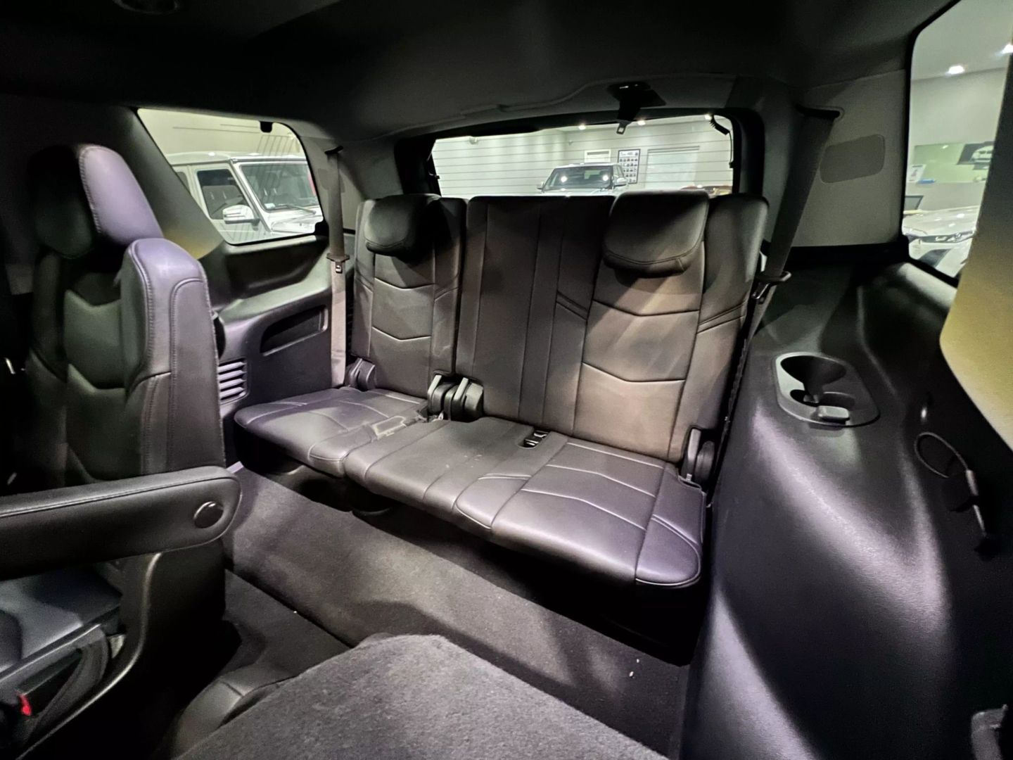 2019 Cadillac Escalade Luxury Sport Utility 4d - Image 19