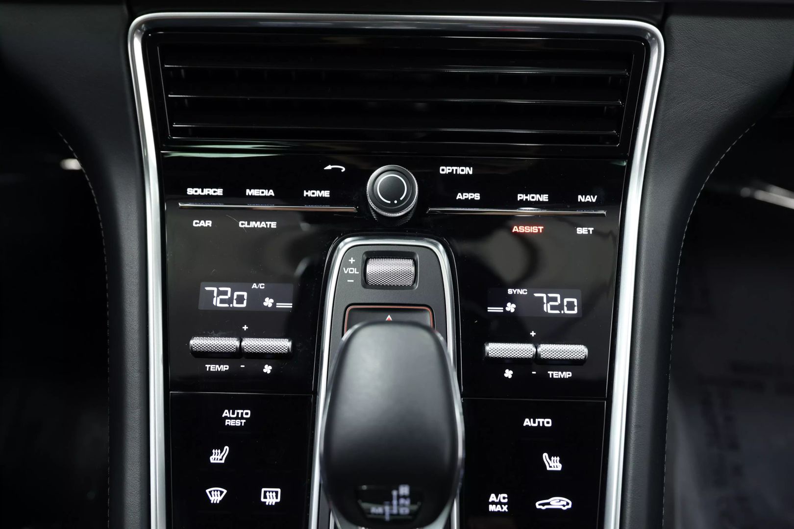 2020 Porsche Panamera - Image 40