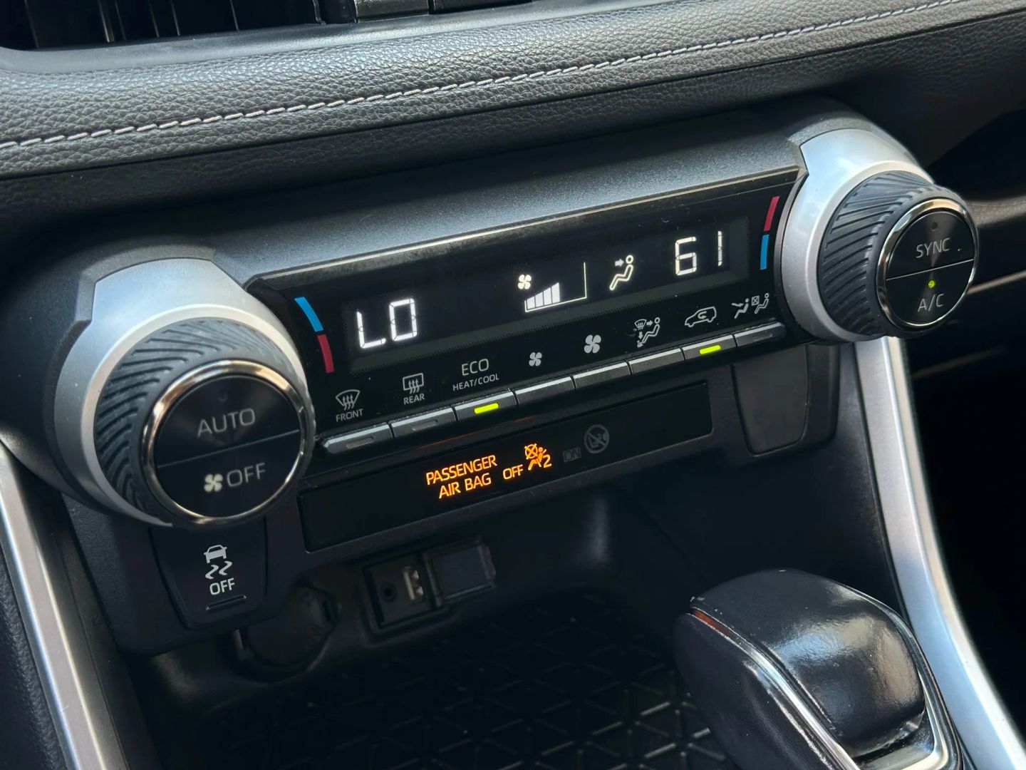 2019 Toyota Rav4 - Image 32