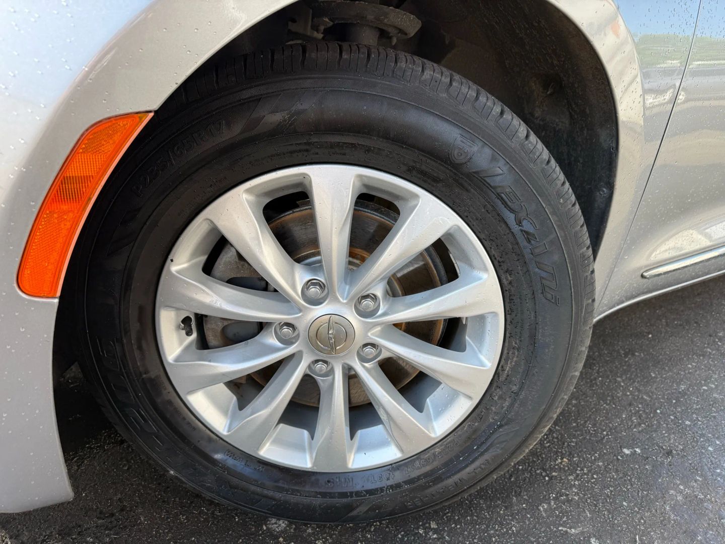 2019 Chrysler Pacifica - Image 38