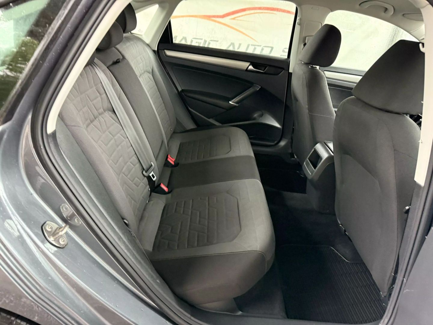 2021 Volkswagen Passat - Image 20