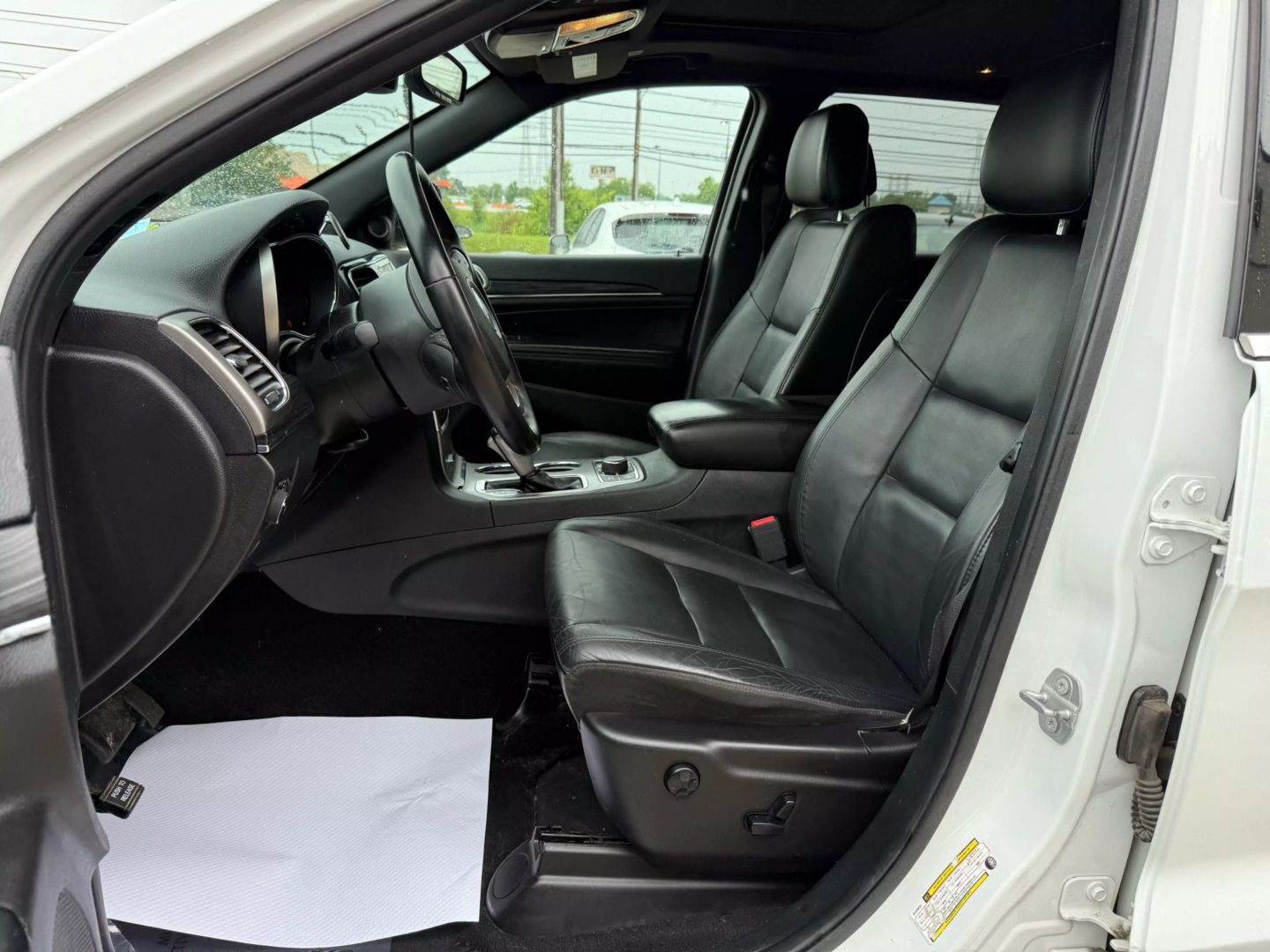 2019 Jeep Grand Cherokee - Image 19