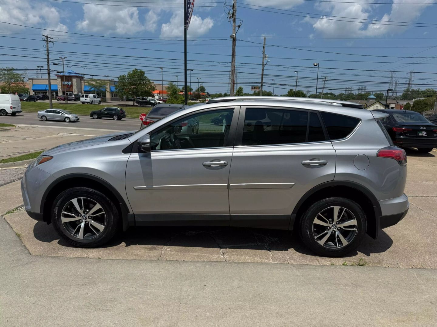 2017 Toyota Rav4 - Image 6