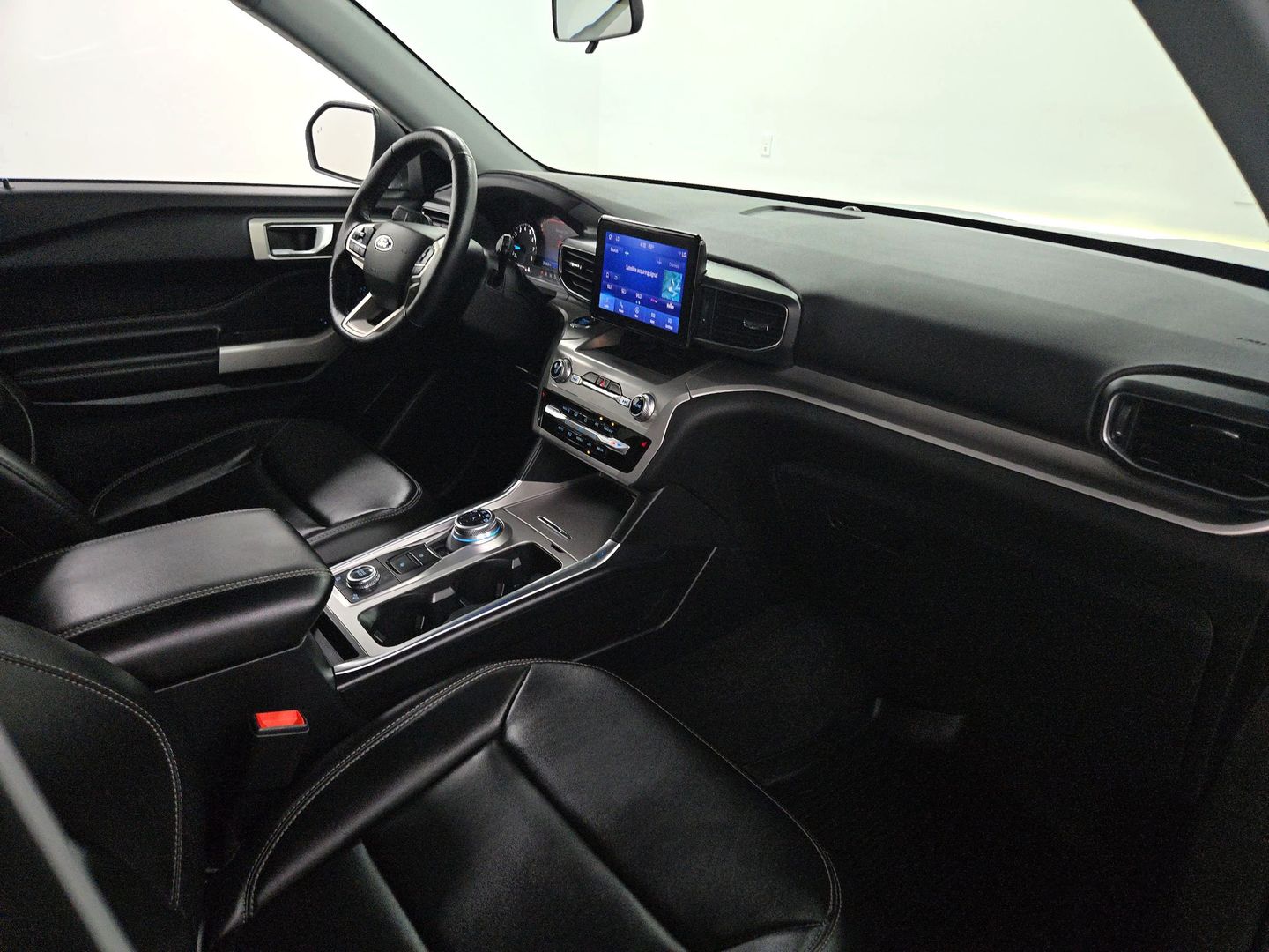 2022 Ford Explorer - Image 25