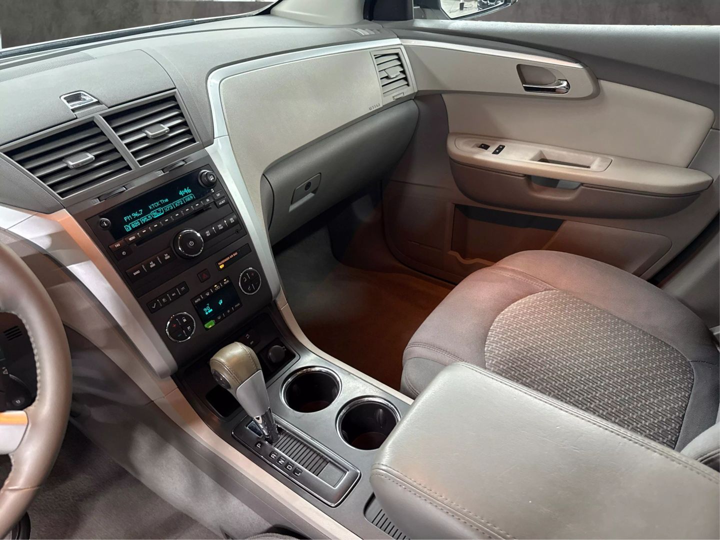 2011 Chevrolet Traverse - Image 33