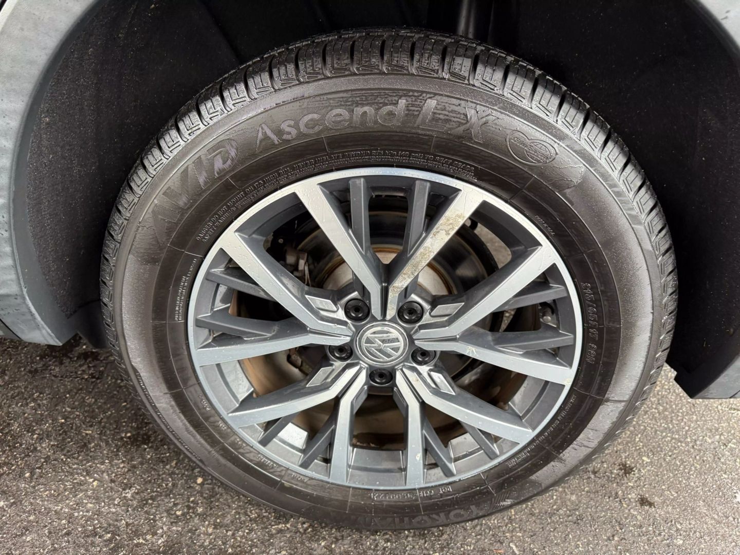2018 Volkswagen Tiguan - Image 43
