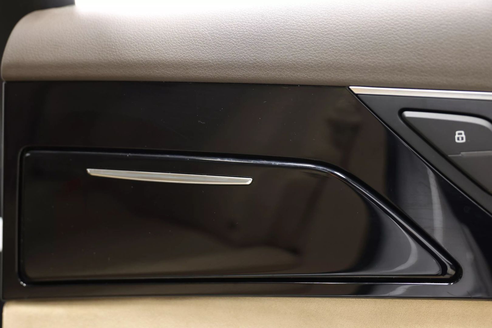 2015 Audi A8 - Image 76
