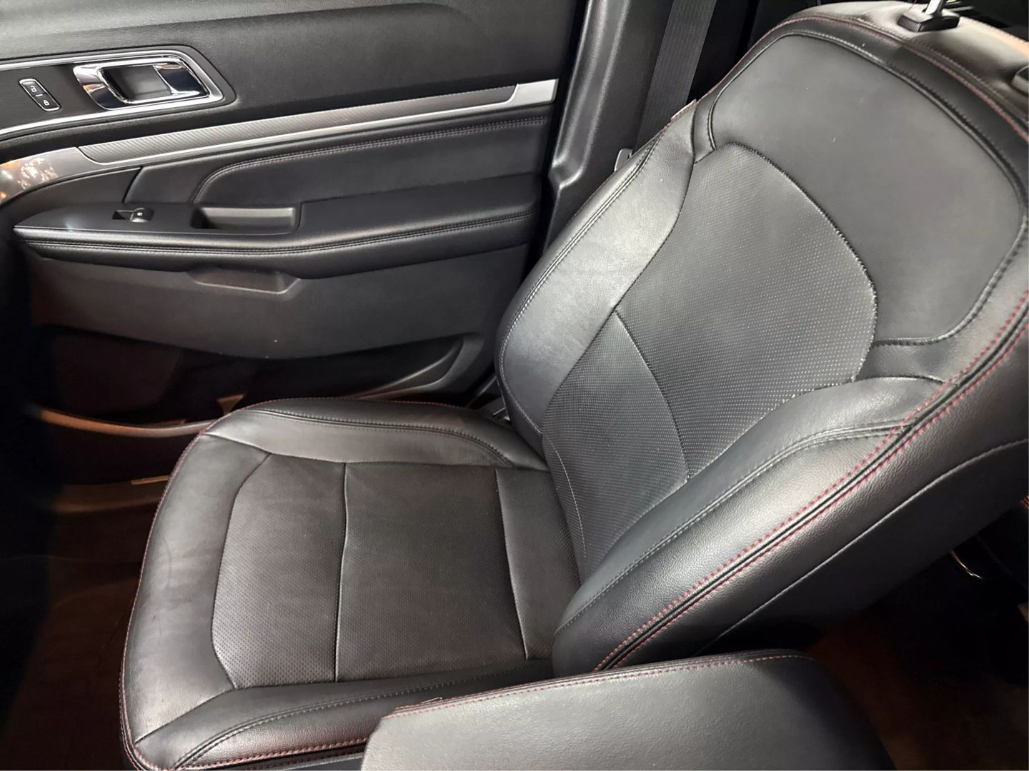2016 Ford Explorer - Image 35