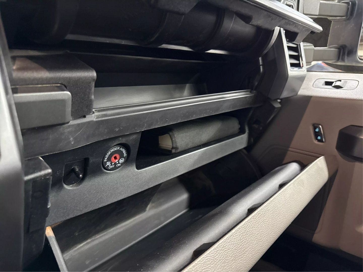2017 Ford F250 Super Duty Crew Cab - Image 24