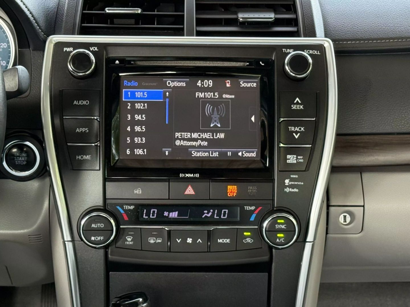 2016 Toyota Camry - Image 28