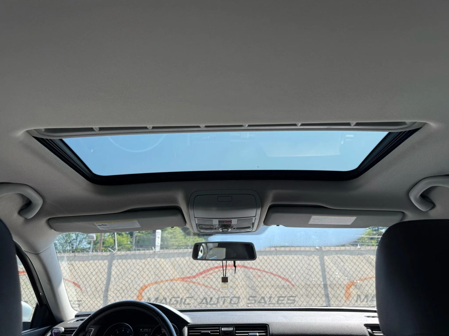 2018 Volkswagen Passat - Image 37