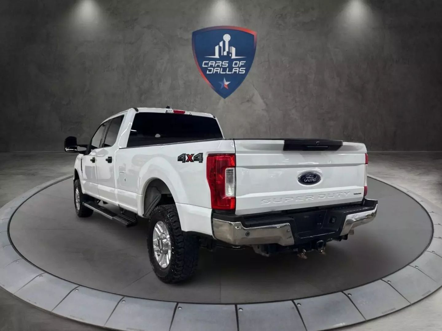 2017 Ford F250 Super Duty Crew Cab - Image 3