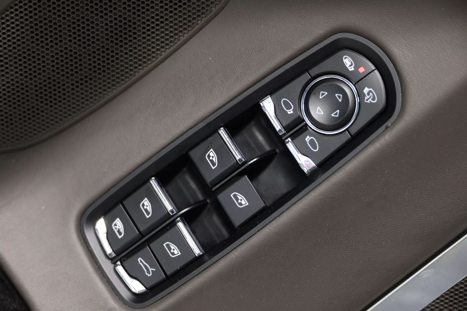 2014 Porsche Panamera - Image 12