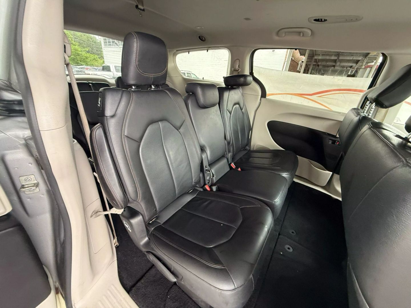 2019 Chrysler Pacifica - Image 25