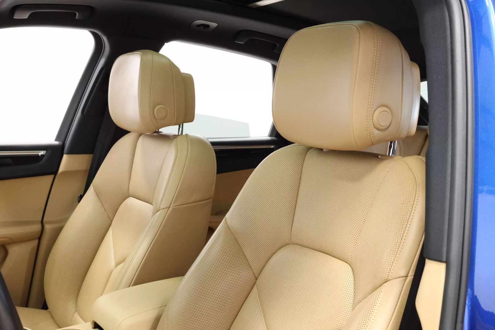 2017 Porsche Macan - Image 17
