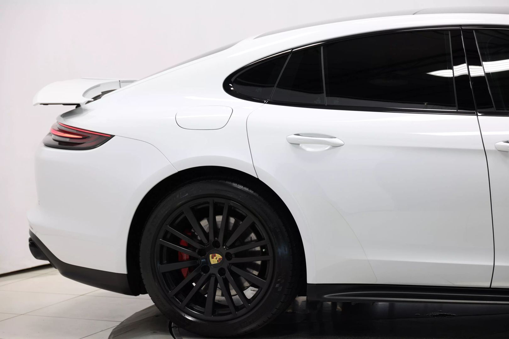 2020 Porsche Panamera - Image 72