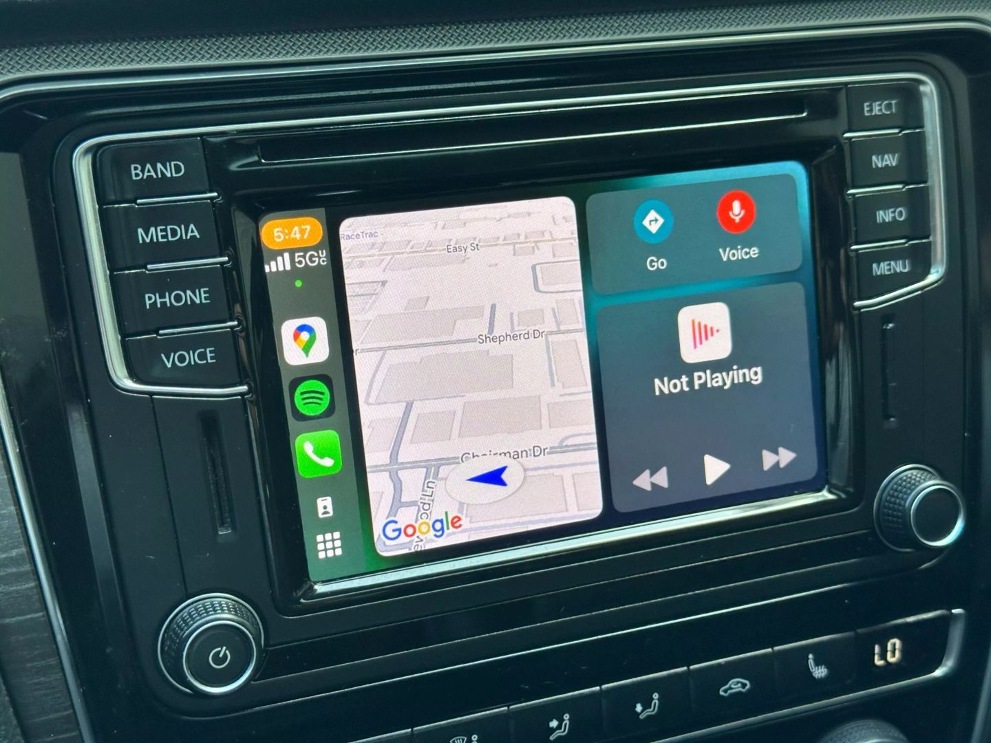 2017 Volkswagen Passat - Image 34