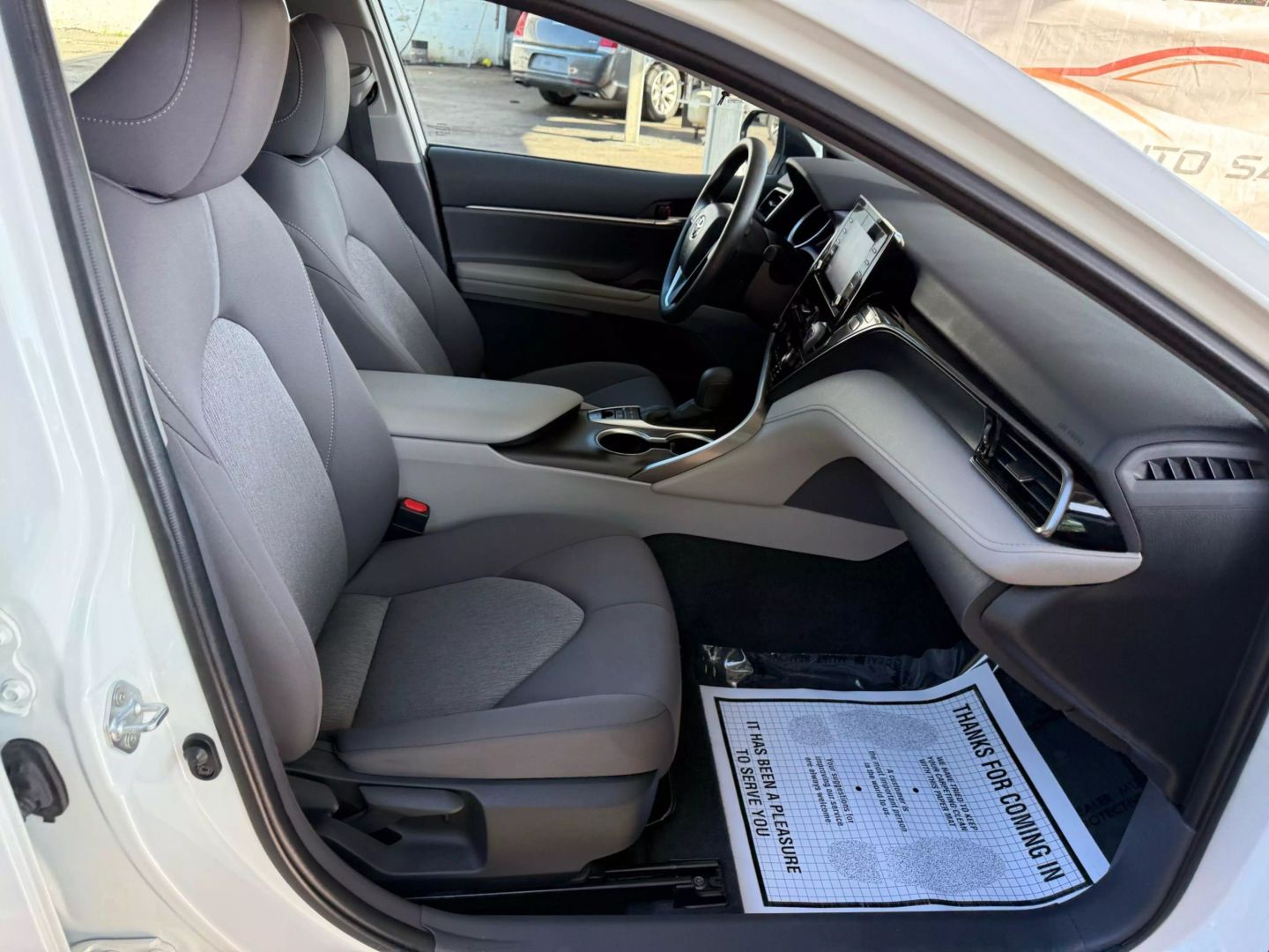 2022 Toyota Camry Hybrid - Image 25