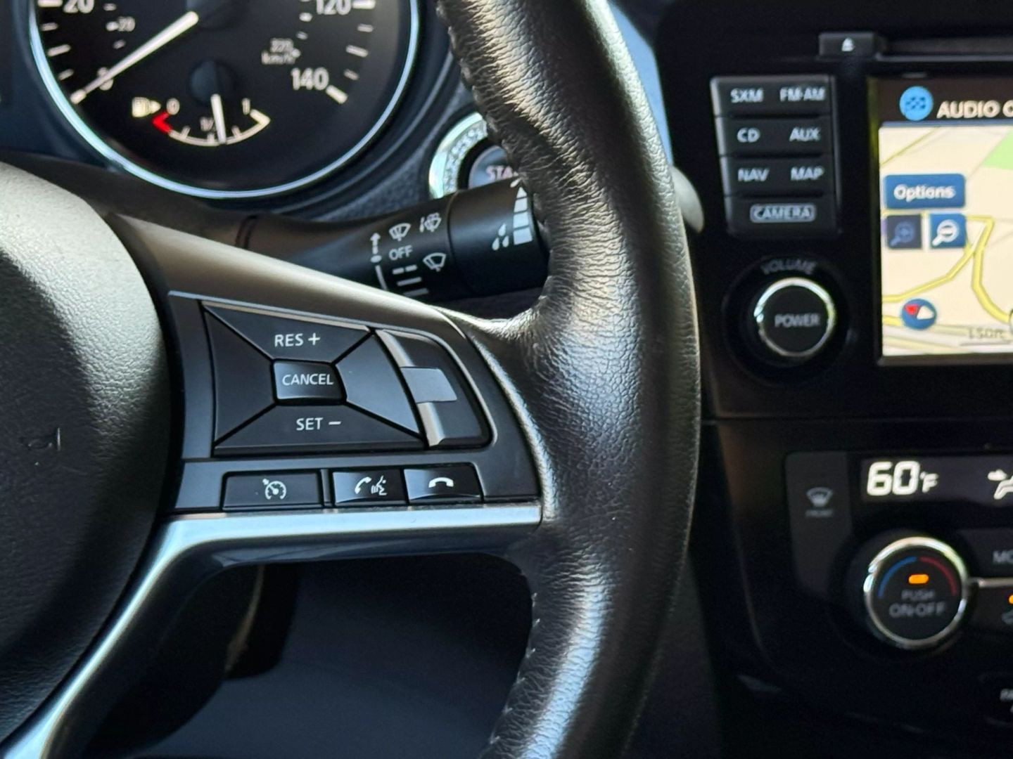 2017 Nissan Rogue - Image 35