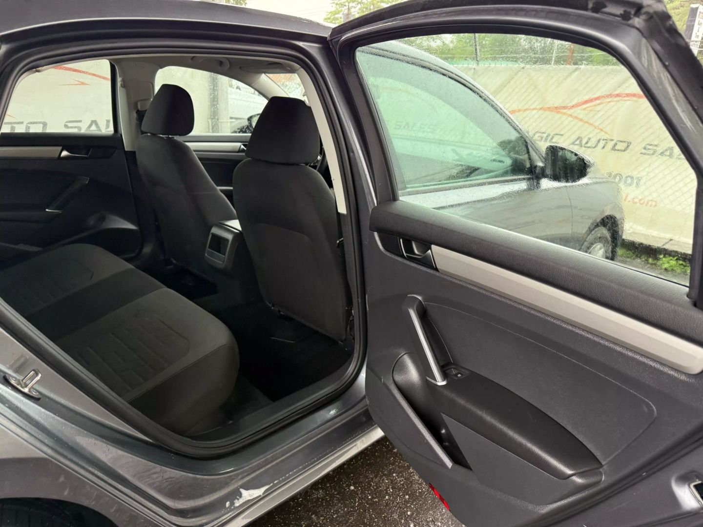 2021 Volkswagen Passat - Image 19