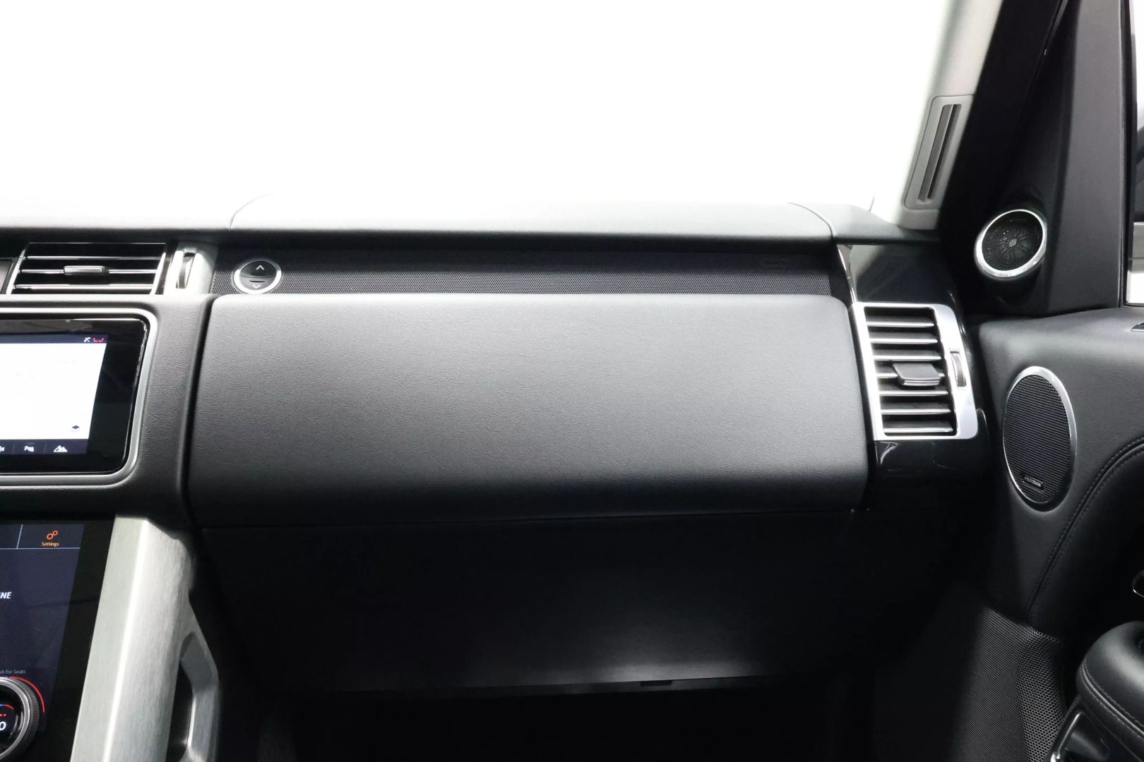 2018 Land Rover Range Rover - Image 106