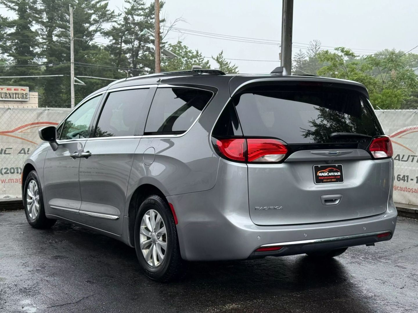 2019 Chrysler Pacifica - Image 11